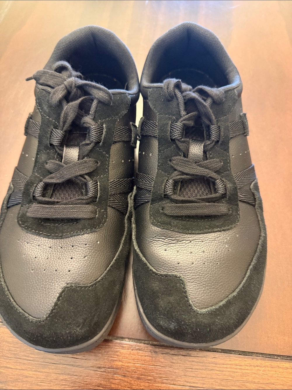 Woman’s Xero Black Kelso sneakers